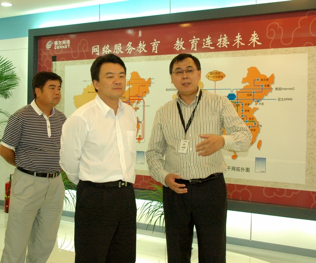 深圳龍崗區(qū)領(lǐng)導參觀賽爾網(wǎng)絡(luò)